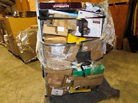 Pallets met postpakketten, amazon, retourgoederen & overstock