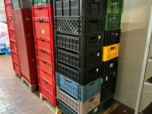 Pallets met stapelkratten (3x) - afbeelding 2 van  8