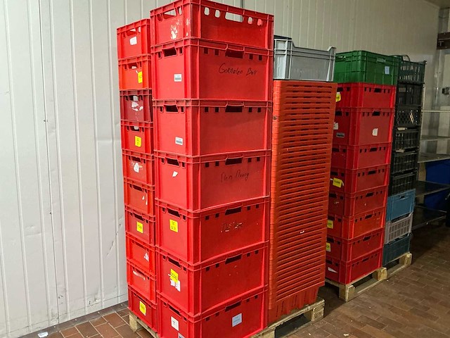 Pallets met stapelkratten (3x) - afbeelding 8 van  8