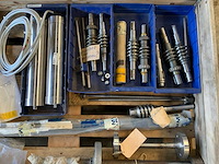 Pallets met tandwielen, wormassen en diversen (2x) - afbeelding 6 van  9