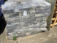 Pallets mix van tegels en straatstenen (10x) - afbeelding 1 van  10