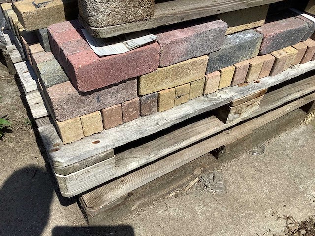 Pallets mix van tegels en straatstenen (10x) - afbeelding 6 van  10
