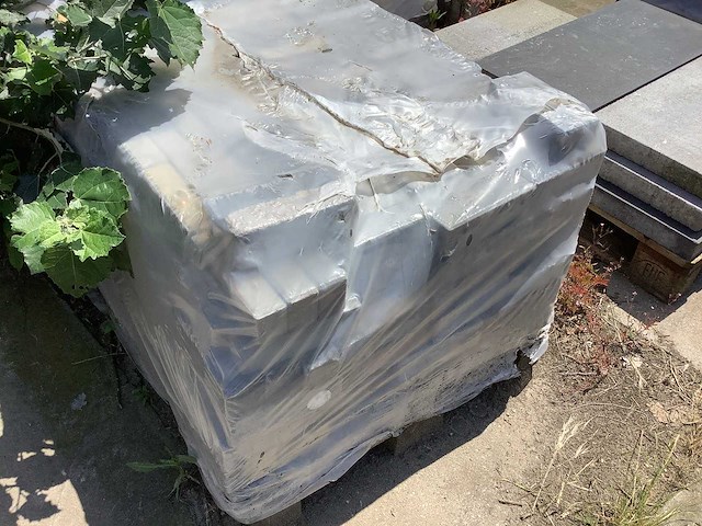 Pallets mix van tegels en straatstenen (10x) - afbeelding 8 van  10