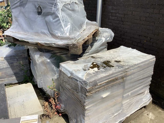 Pallets mix van tegels en straatstenen (10x) - afbeelding 9 van  10