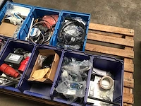 Pallets onderdelen ten behoeve van zonnepanelen en diversen (2x) - afbeelding 4 van  6