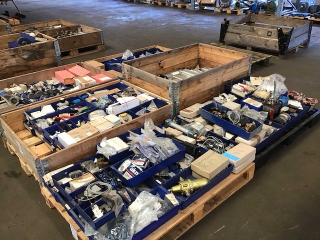 Pallets pneumatische onderdelen (6x) - afbeelding 1 van  13