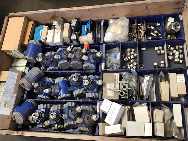 Pallets pneumatische onderdelen (6x) - afbeelding 8 van  13