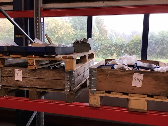Pallets rvs bevestigingsmaterialen, lasbochten, lasflenzen (3x) - afbeelding 1 van  4
