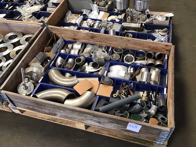 Pallets rvs bevestigingsmaterialen, lasbochten, lasflenzen (6x) - afbeelding 4 van  8