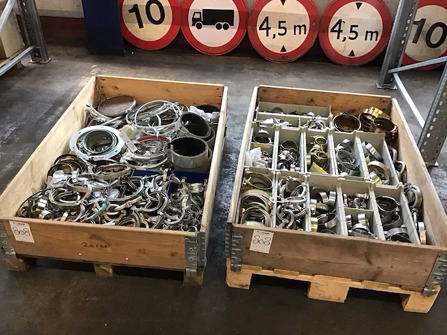 Pallets slangklemmen en diversen (2x) - afbeelding 1 van  3
