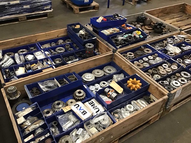 Pallets tandwielen, tandkoppelingen en diversen (4x) - afbeelding 1 van  18