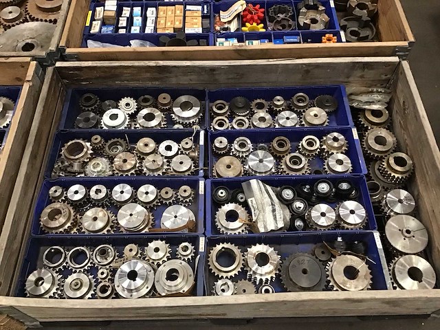 Pallets tandwielen, tandkoppelingen en diversen (4x) - afbeelding 13 van  18