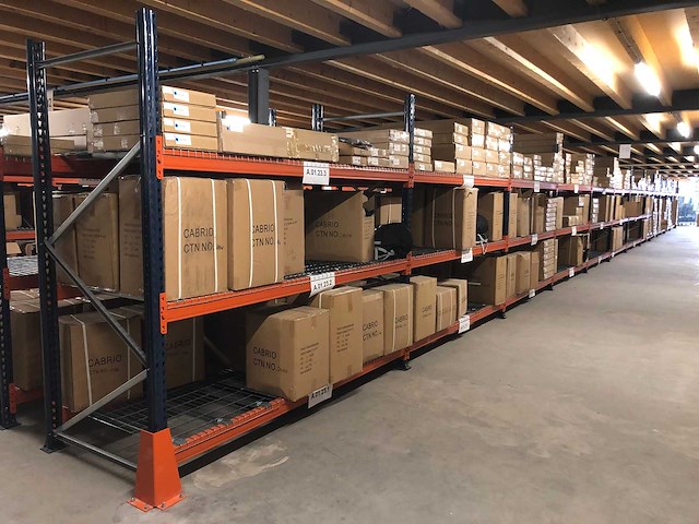 Palletstelling ±38m lang. erg netjes - afbeelding 2 van  2