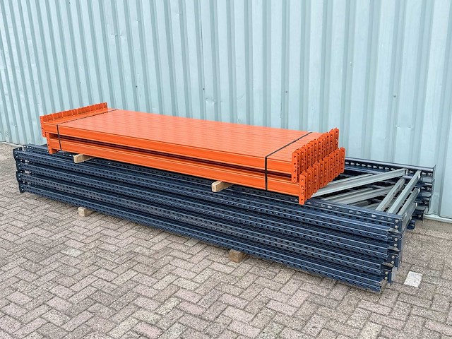 Palletstelling 8 st + 28 l / 23,75m lengte - afbeelding 1 van  2