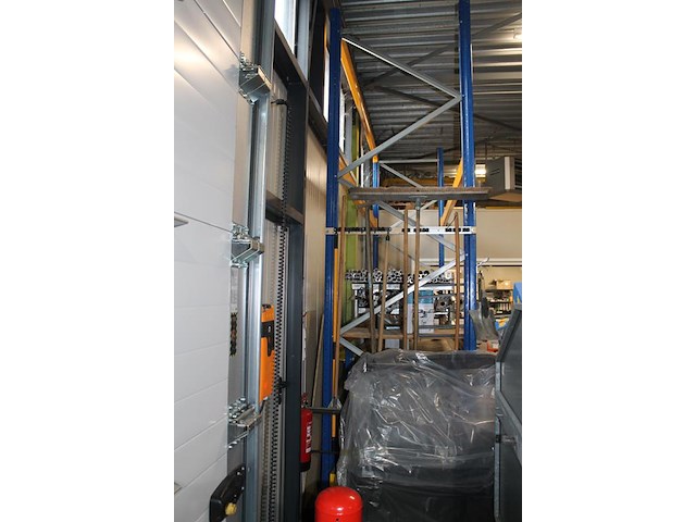 Palletstelling bestaande uit 2 staanders met hoogte ca. 400 cm, 5 leggers met lengte 370 cm en ingebouwde s... - afbeelding 3 van  3