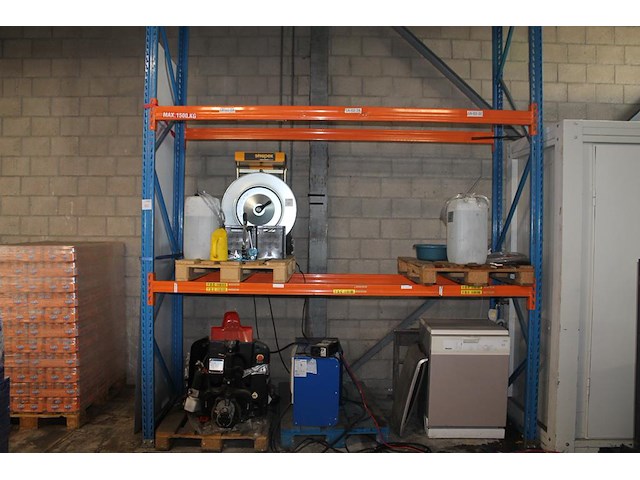 Palletstelling bestaande uit 2 staanders met hoogte ca. 400 cm en 4 leggers met lengte 270 cm. diepte 90 cm. - afbeelding 1 van  3