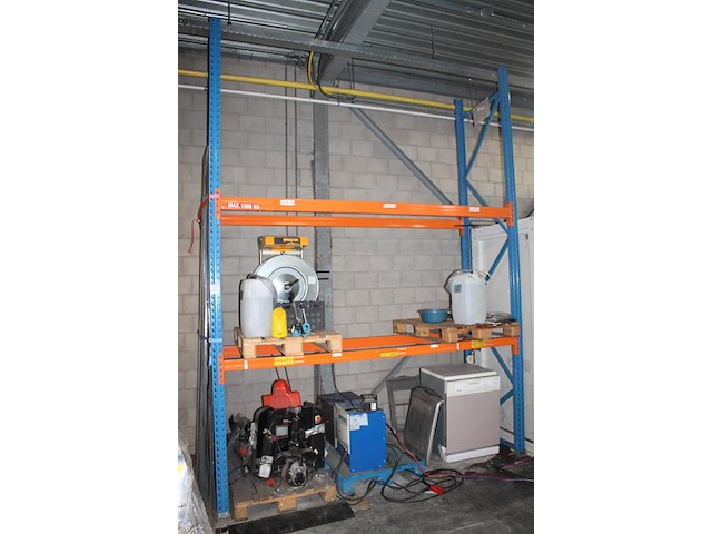 Palletstelling bestaande uit 2 staanders met hoogte ca. 400 cm en 4 leggers met lengte 270 cm. diepte 90 cm. - afbeelding 2 van  3