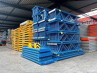 Palletstelling, legbordstelling, roostervloeren en magazijn toebehoren