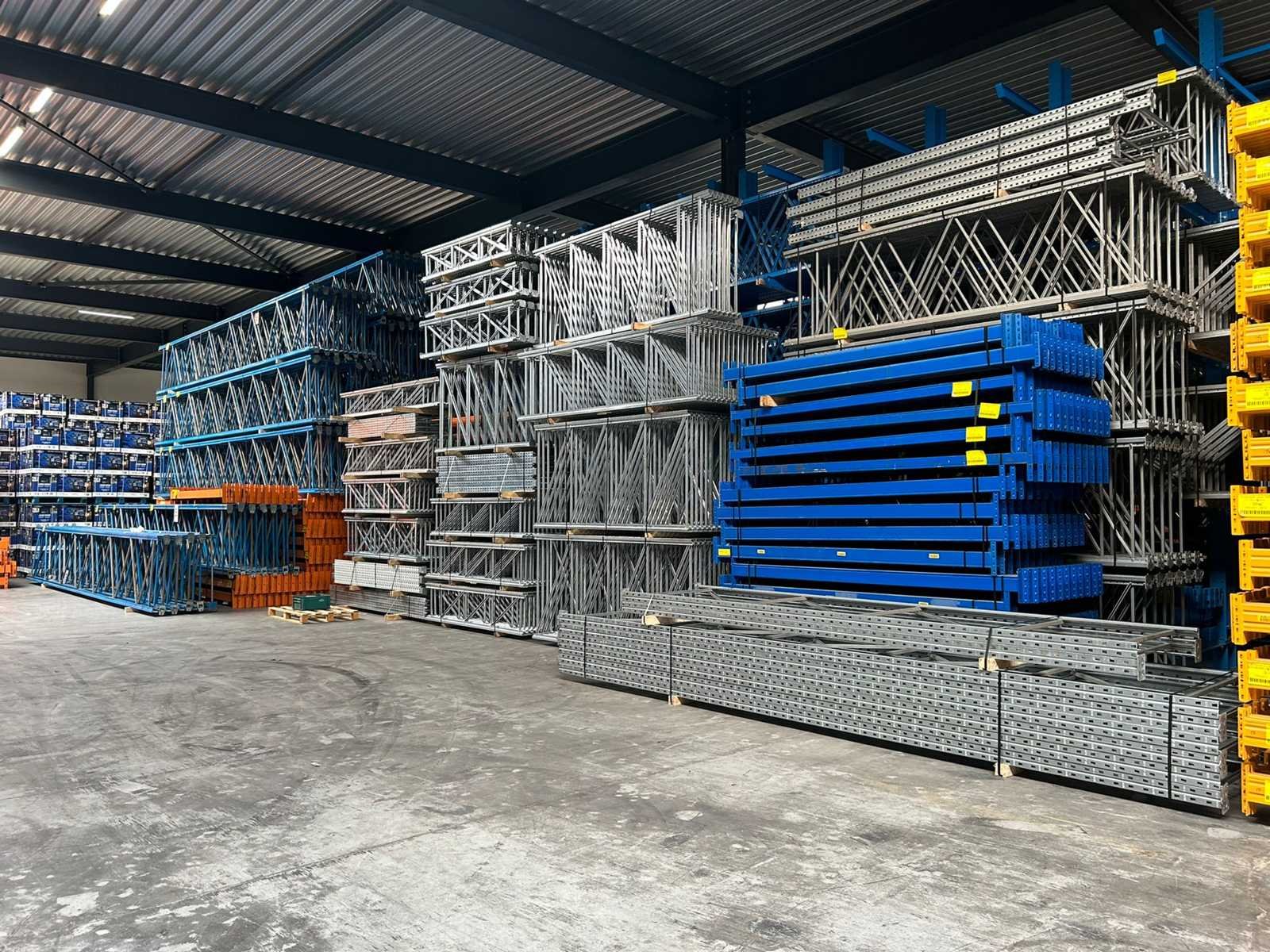Palletstelling, legbordstelling, roostervloeren en magazijn toebehoren