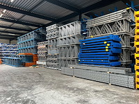 Palletstelling, legbordstelling, roostervloeren en magazijn toebehoren