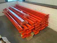 Palletstelling liggers (circa 40 stuks) en houten legborden - afbeelding 1 van  6