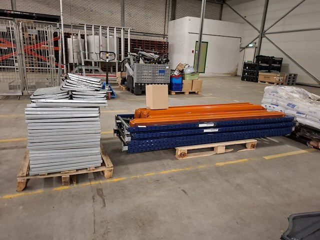 Palletstelling met metalen legborden - afbeelding 1 van  6