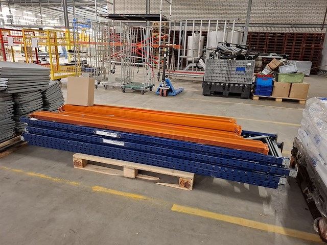 Palletstelling met metalen legborden - afbeelding 2 van  6