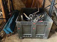 Palletstelling met motoronderdelen en diversen - afbeelding 3 van  34