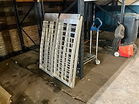 Palletstelling met motoronderdelen en diversen - afbeelding 4 van  34