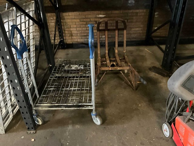 Palletstelling met motoronderdelen en diversen - afbeelding 5 van  34