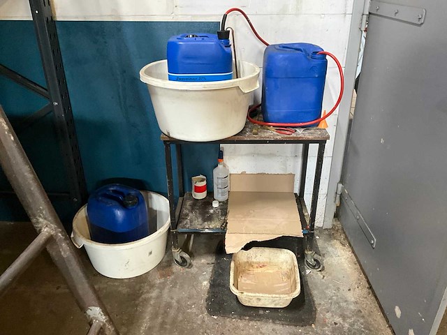 Palletstelling met motoronderdelen en diversen - afbeelding 8 van  34