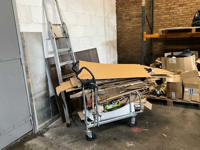 Palletstelling met motoronderdelen en diversen - afbeelding 9 van  34