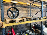 Palletstelling met motoronderdelen en diversen - afbeelding 10 van  34