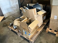 Palletstelling met motoronderdelen en diversen - afbeelding 11 van  34
