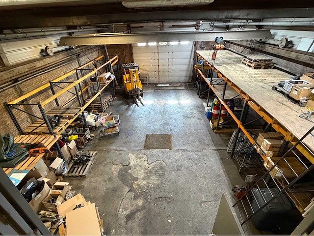 Palletstelling met motoronderdelen en diversen - afbeelding 1 van  34