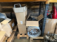 Palletstelling met motoronderdelen en diversen - afbeelding 16 van  34