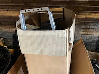 Palletstelling met motoronderdelen en diversen - afbeelding 19 van  34