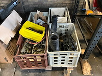 Palletstelling met motoronderdelen en diversen - afbeelding 22 van  34