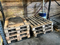Palletstelling met motoronderdelen en diversen - afbeelding 26 van  34