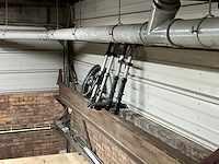 Palletstelling met motoronderdelen en diversen - afbeelding 23 van  34