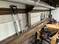 Palletstelling met motoronderdelen en diversen - afbeelding 29 van  34