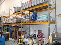 Palletstelling met vier staanders. afmeting 110 x circa 400 cm. twaalf leggers met lengte 270 cm. vier bes... - afbeelding 1 van  4