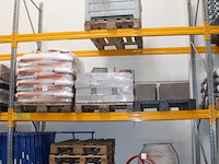 Palletstelling met vier staanders. afmeting 110 x circa 400 cm. twaalf leggers met lengte 270 cm. vier bes... - afbeelding 3 van  4