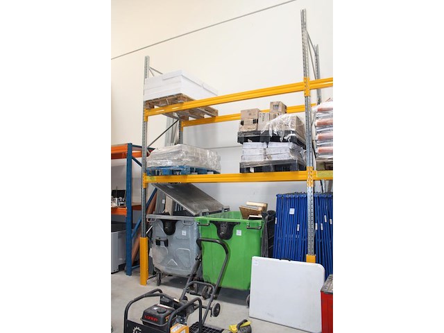 Palletstelling met vier staanders. afmeting 110 x circa 400 cm. twaalf leggers met lengte 270 cm. vier bes... - afbeelding 4 van  4