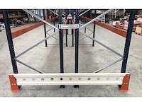 Palletstelling zeer netjes. dubbele rij ( 2 rijen van ± 14m lang. ) - afbeelding 3 van  3