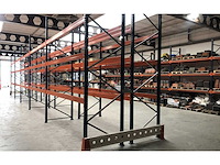 Palletstelling zeer netjes. dubbele rij ( 2 rijen van ± 14m lang. ) - afbeelding 1 van  1
