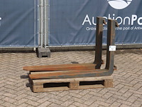 Palletvorken vvetter op pallet nieuw