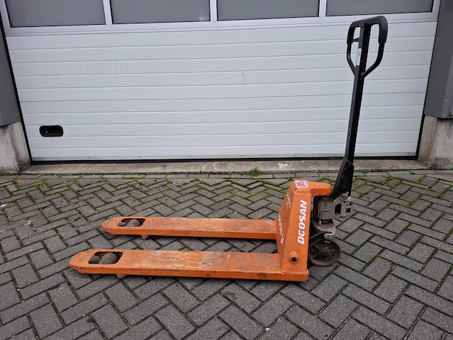 Palletwagen doosan - afbeelding 1 van  5