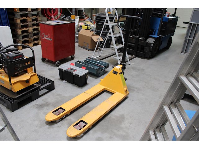 Palletwagen max 2500 kg. ophalen vanaf 13.30 uur - afbeelding 1 van  3