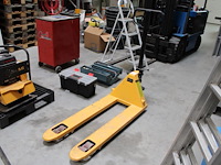 Palletwagen max 2500 kg. ophalen vanaf 13.30 uur - afbeelding 1 van  3